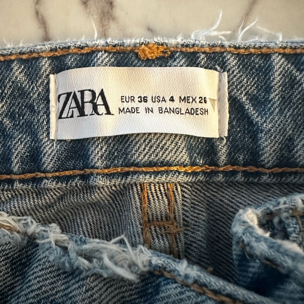 Size 4 Zara Jean Pant High Rise Relaxed Fit Denim